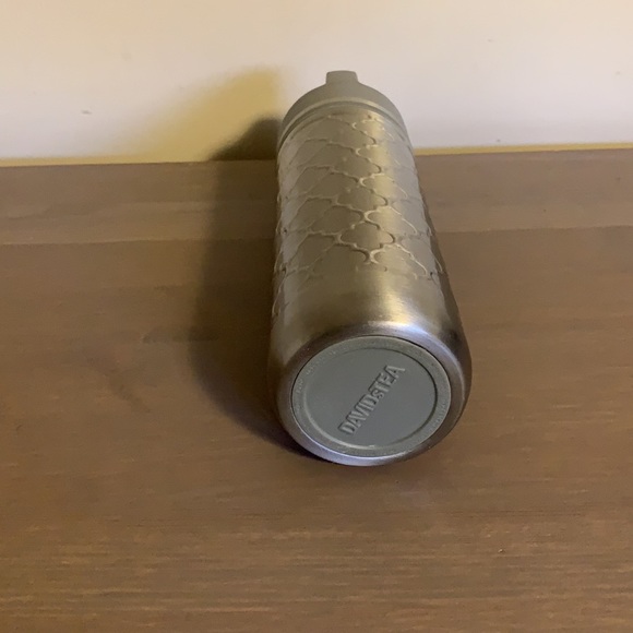 David’s Tea Silver Embossed Effect Stainless Steel Tumbler with Strainer - Picture 6 of 9